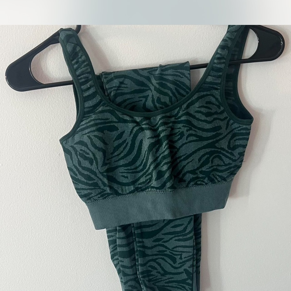 Green Zebra Print Women's Workout Set